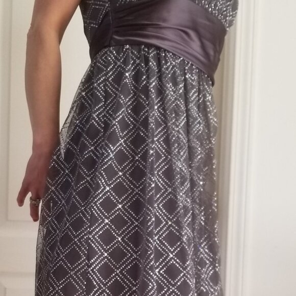 (13)GRAD/PROM DRESS - Picture 7 of 11